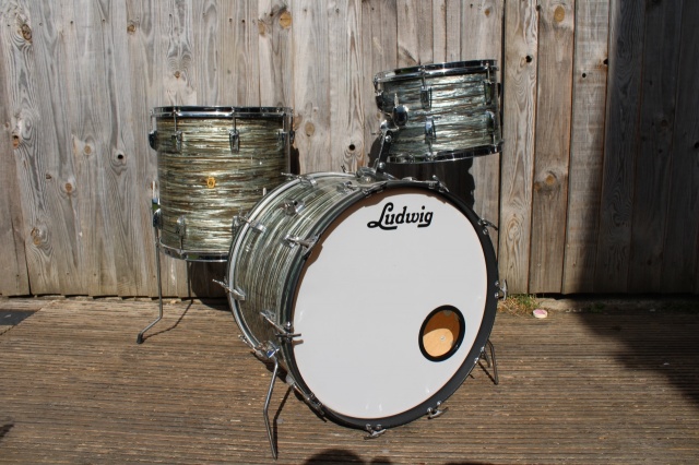 Ludwig 1963 Pre Serial Super Classic in Oyster Blue Pearl